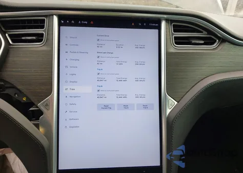 2014 Tesla Model S из США, поврежденный, VIN 5YJSA1S18EFP42334